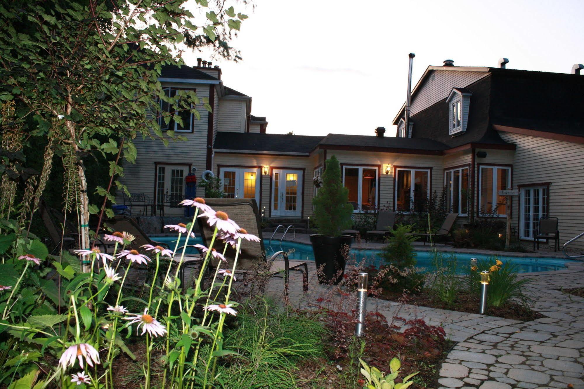 Hotel Relais St-Denis Saint-Sauveur-des-Monts Exterior foto